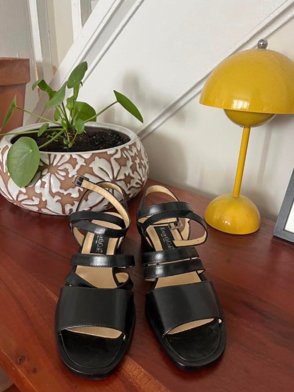 Vintage Kenneth Cole Cross My Heart Strappy Sandals - Size 7M